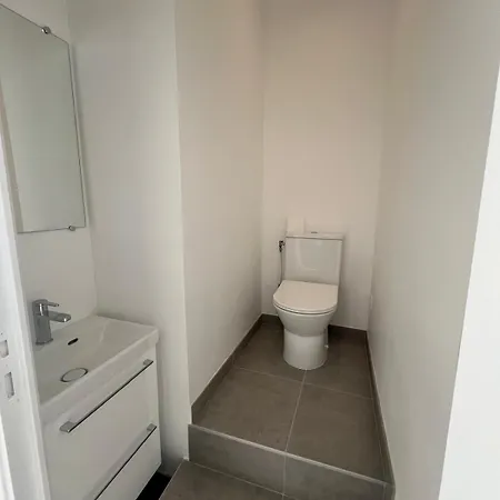 - Sea View - 2 Bedrooms 3 Beds - Rotterdam
