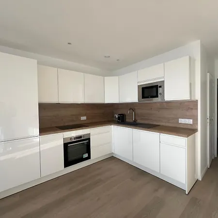 - Sea View - 2 Bedrooms 3 Beds - Rotterdam
