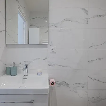 - Sea View - 2 Bedrooms 3 Beds - Rotterdam * 카프다일