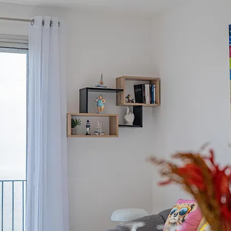 - Sea View - 2 Bedrooms 3 Beds - Rotterdam