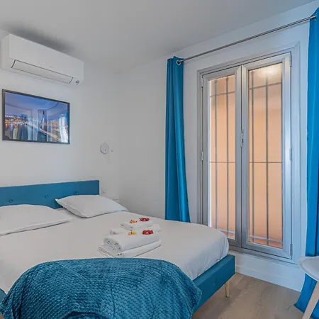 - Sea View - 2 Bedrooms 3 Beds - Rotterdam