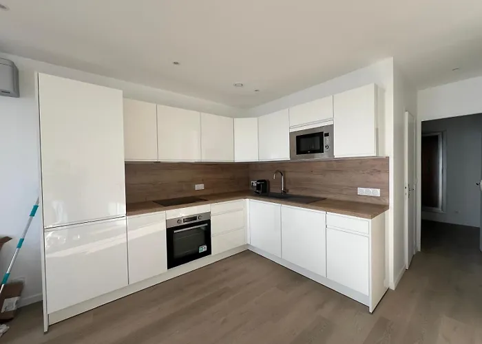 - Sea View - 2 Bedrooms 3 Beds - Rotterdam