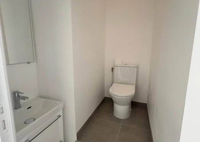 - Sea View - 2 Bedrooms 3 Beds - Rotterdam