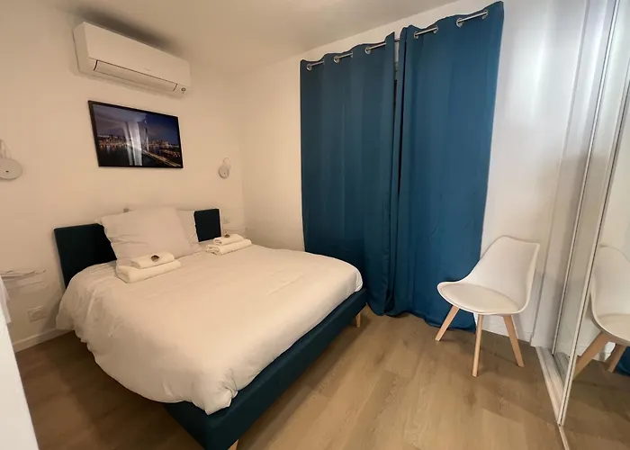 - Sea View - 2 Bedrooms 3 Beds - Rotterdam